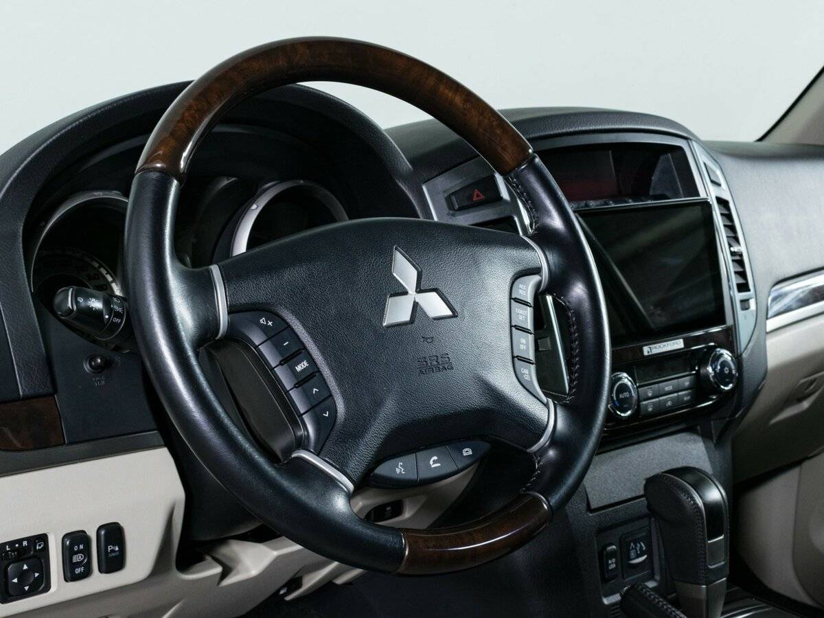 Купить Mitsubishi Pajero с пробегом. Фото: #14