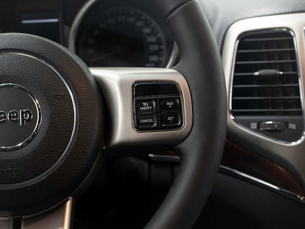 Купить Jeep Grand Cherokee с пробегом. Фото: #18