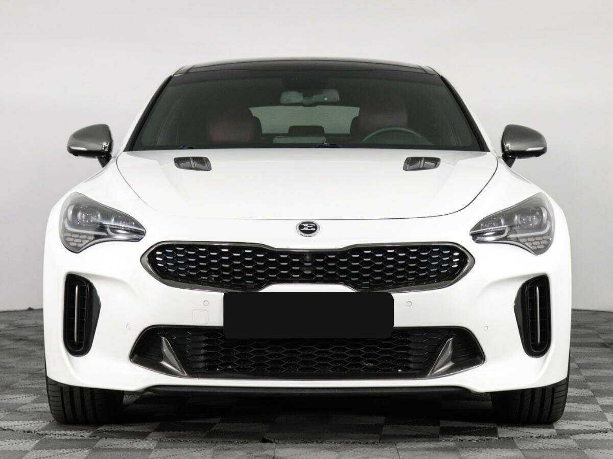 Купить Kia Stinger с пробегом. Фото: #1