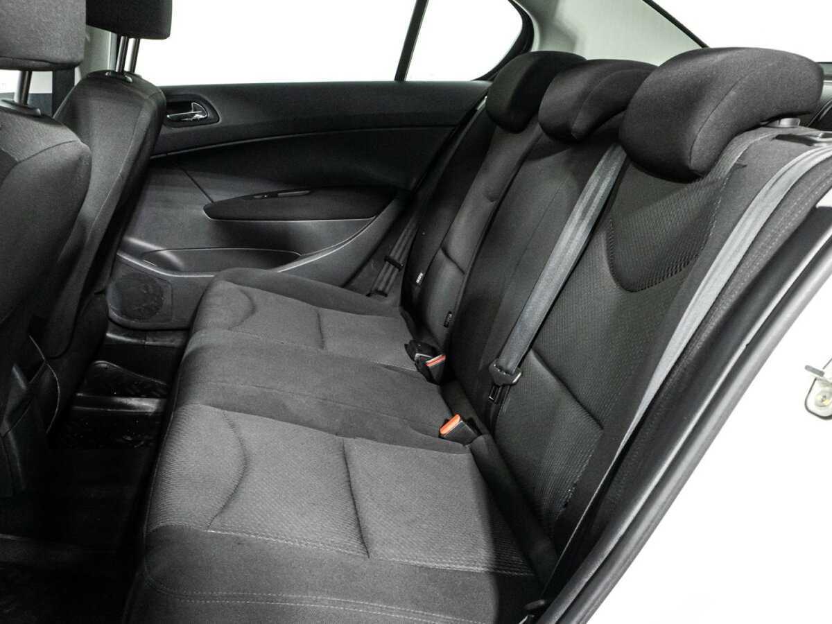 Купить Peugeot 408 с пробегом. Фото: #9