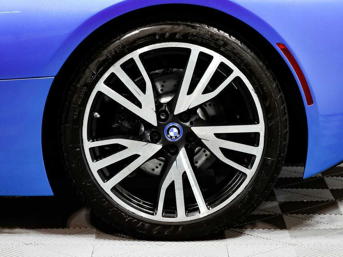 Купить BMW i8 с пробегом. Фото: #13