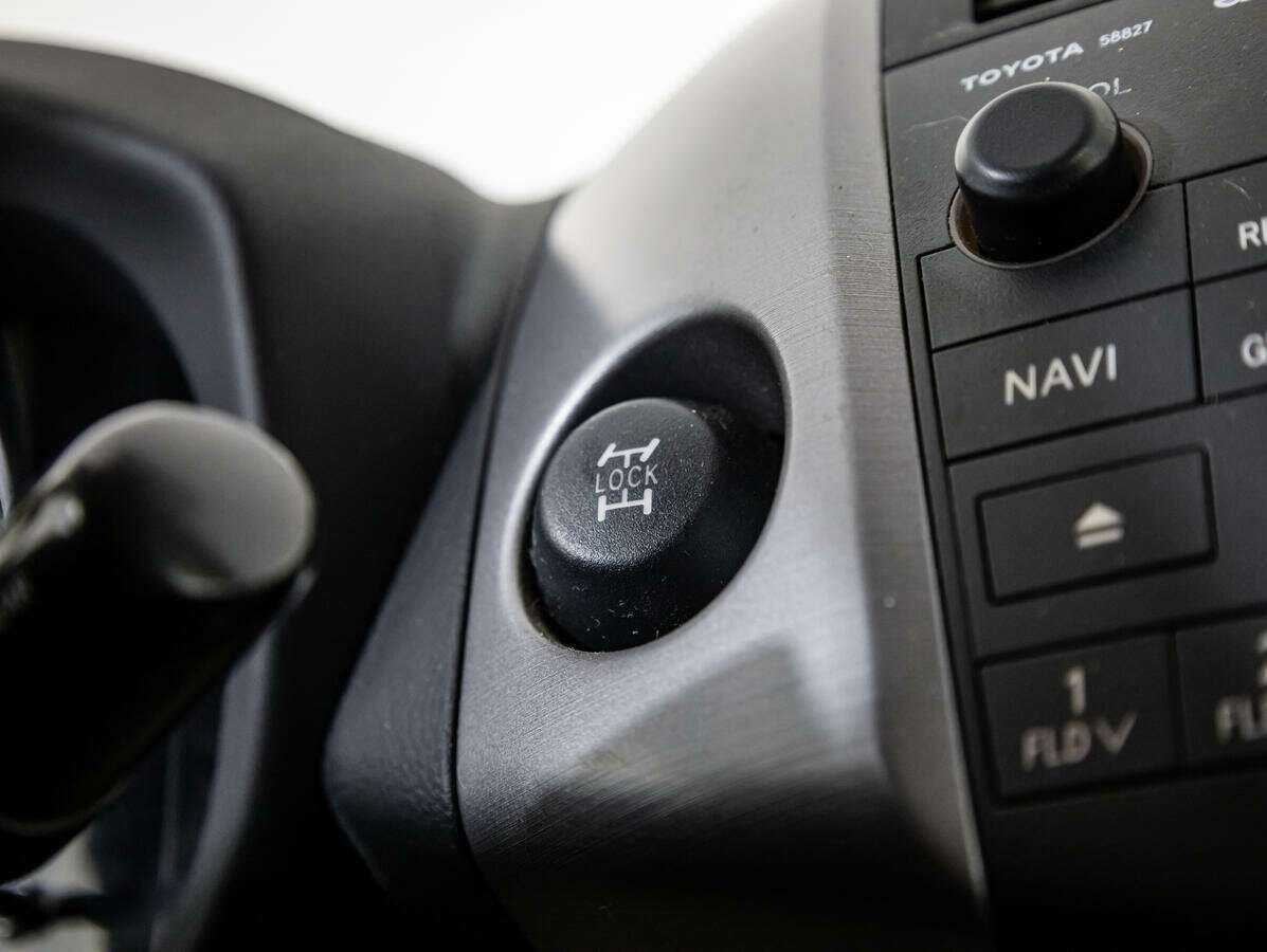 Купить Toyota RAV4 с пробегом. Фото: #16