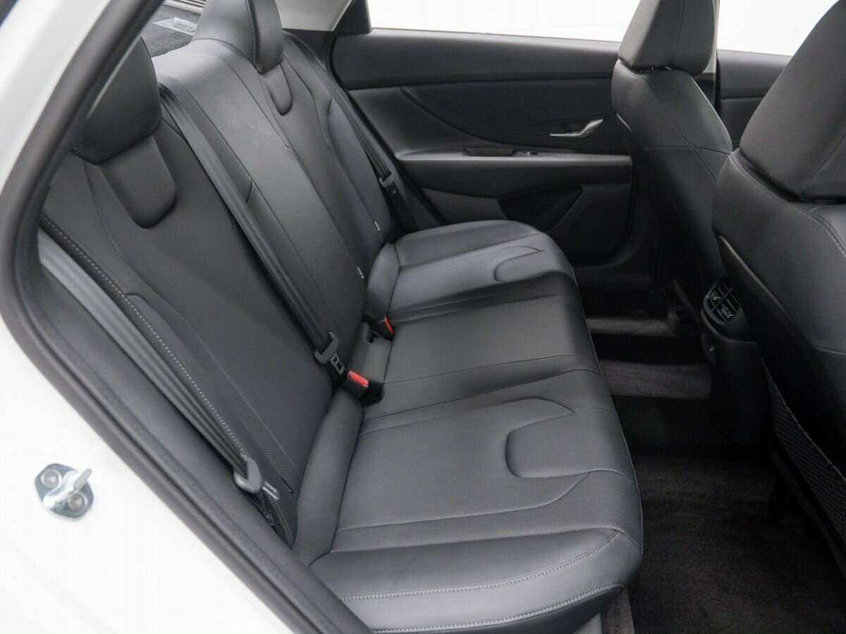 Купить Hyundai Elantra с пробегом. Фото: #9