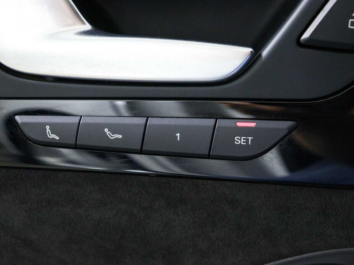 Купить Audi A8 с пробегом. Фото: #17