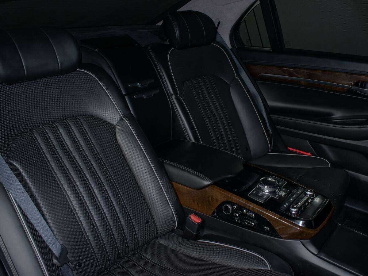 Купить Genesis G90 с пробегом. Фото: #15