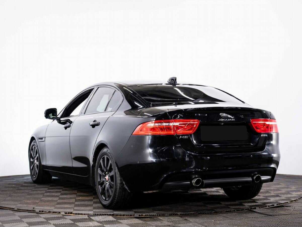 Купить Jaguar XE с пробегом. Фото: #3