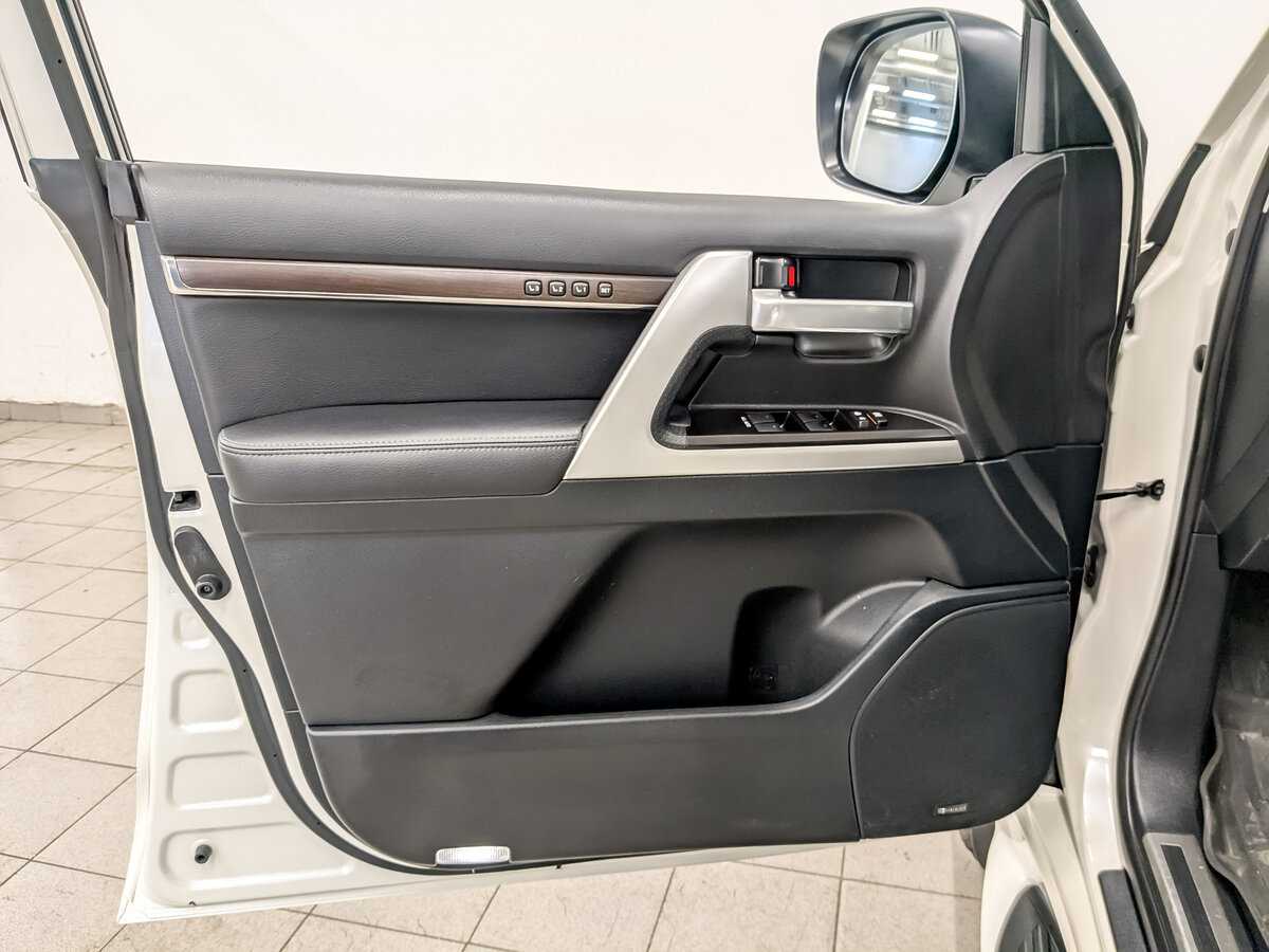 Купить Toyota Land Cruiser с пробегом. Фото: #18