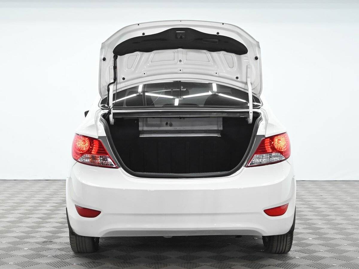 Купить Hyundai Solaris с пробегом. Фото: #4