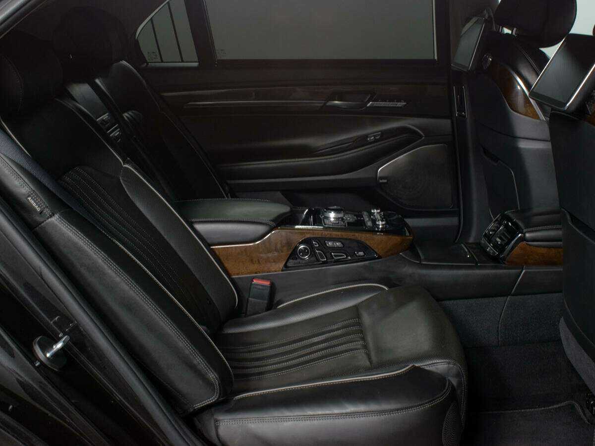 Купить Genesis G90 с пробегом. Фото: #13