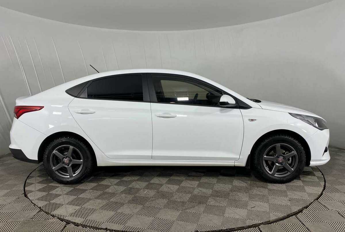 Купить Hyundai Solaris с пробегом. Фото: #3