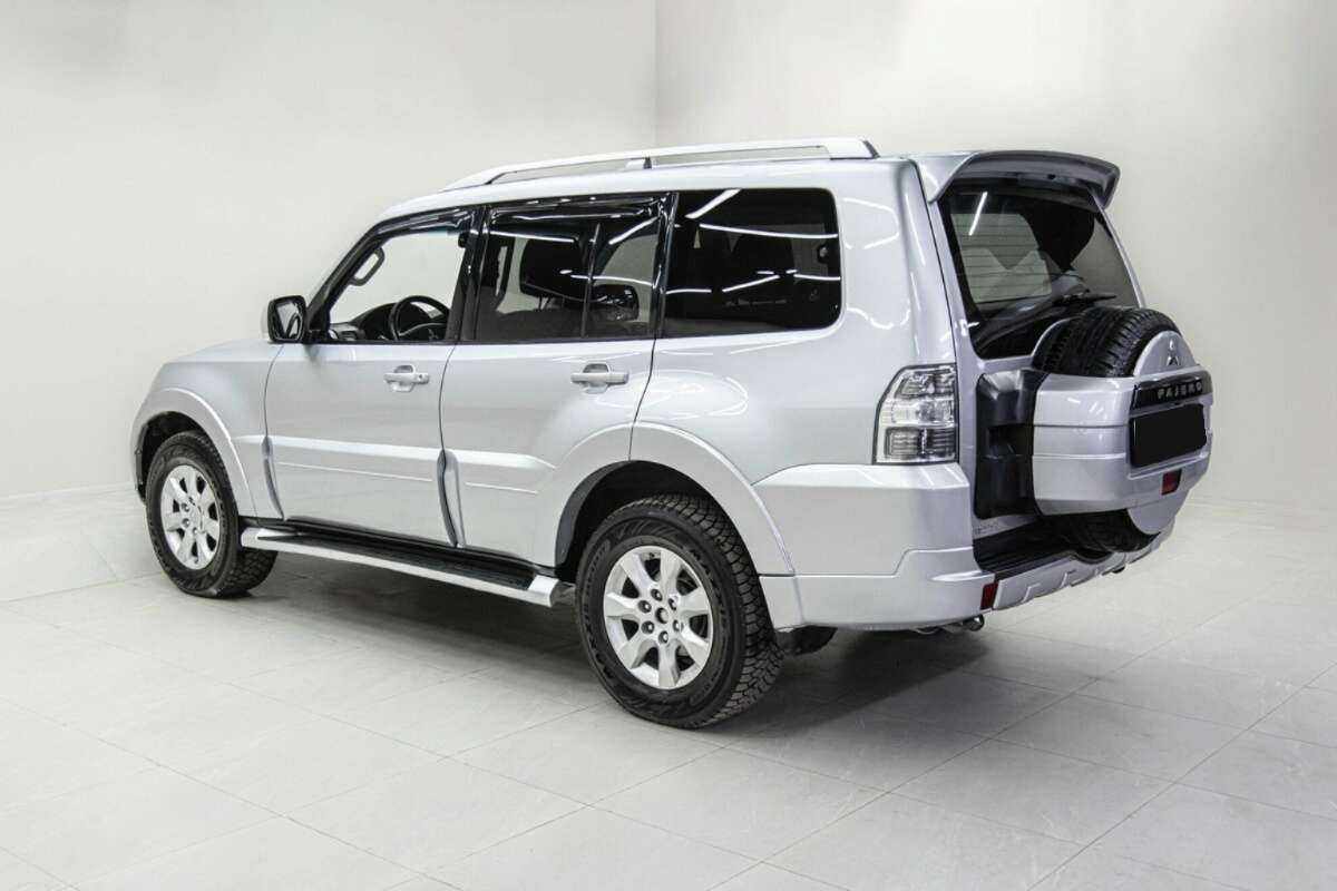 Купить Mitsubishi Pajero с пробегом. Фото: #5