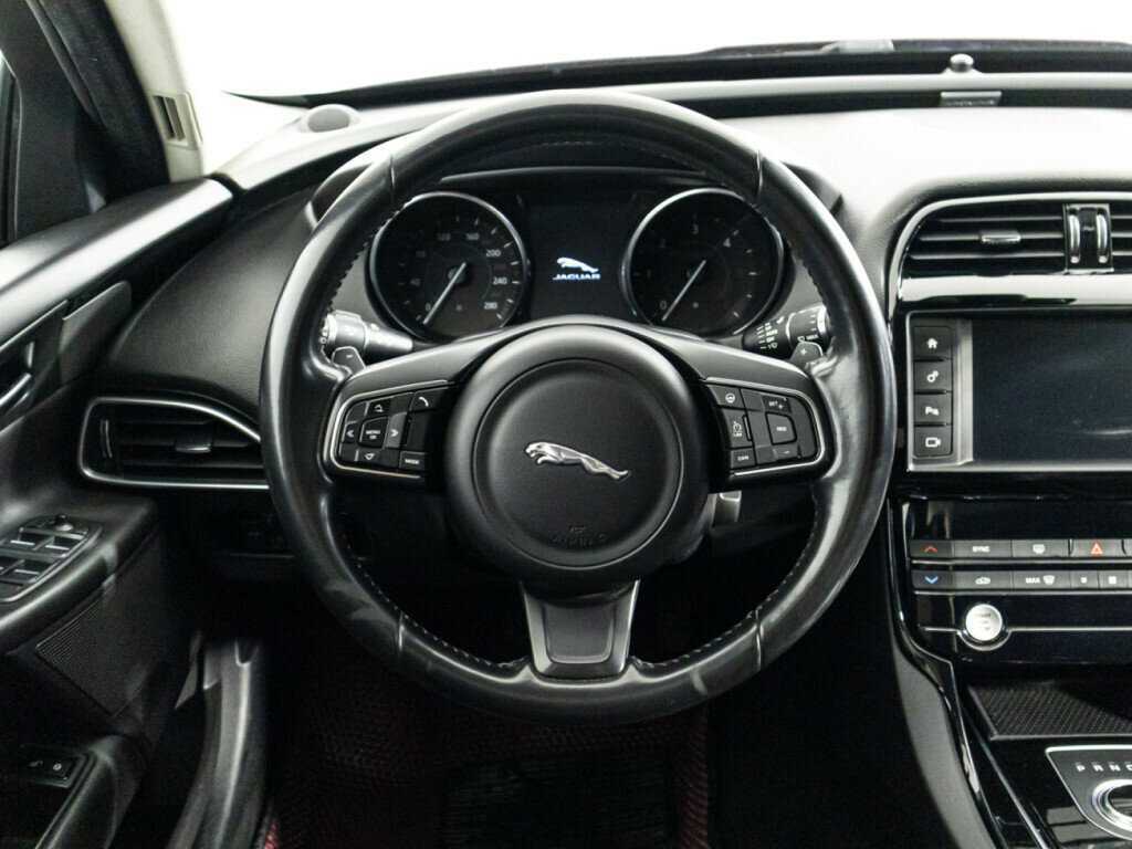 Купить Jaguar XE с пробегом. Фото: #17