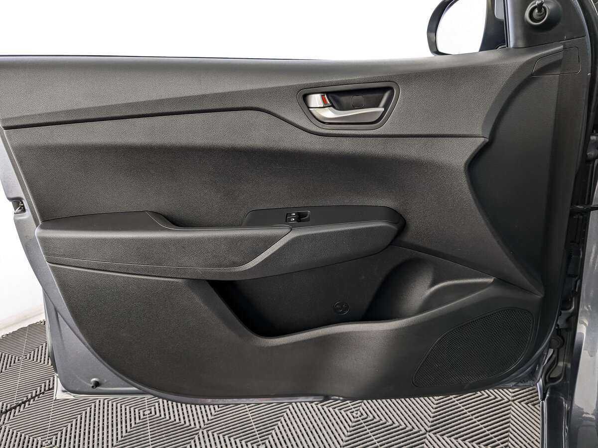 Купить Hyundai Solaris с пробегом. Фото: #13