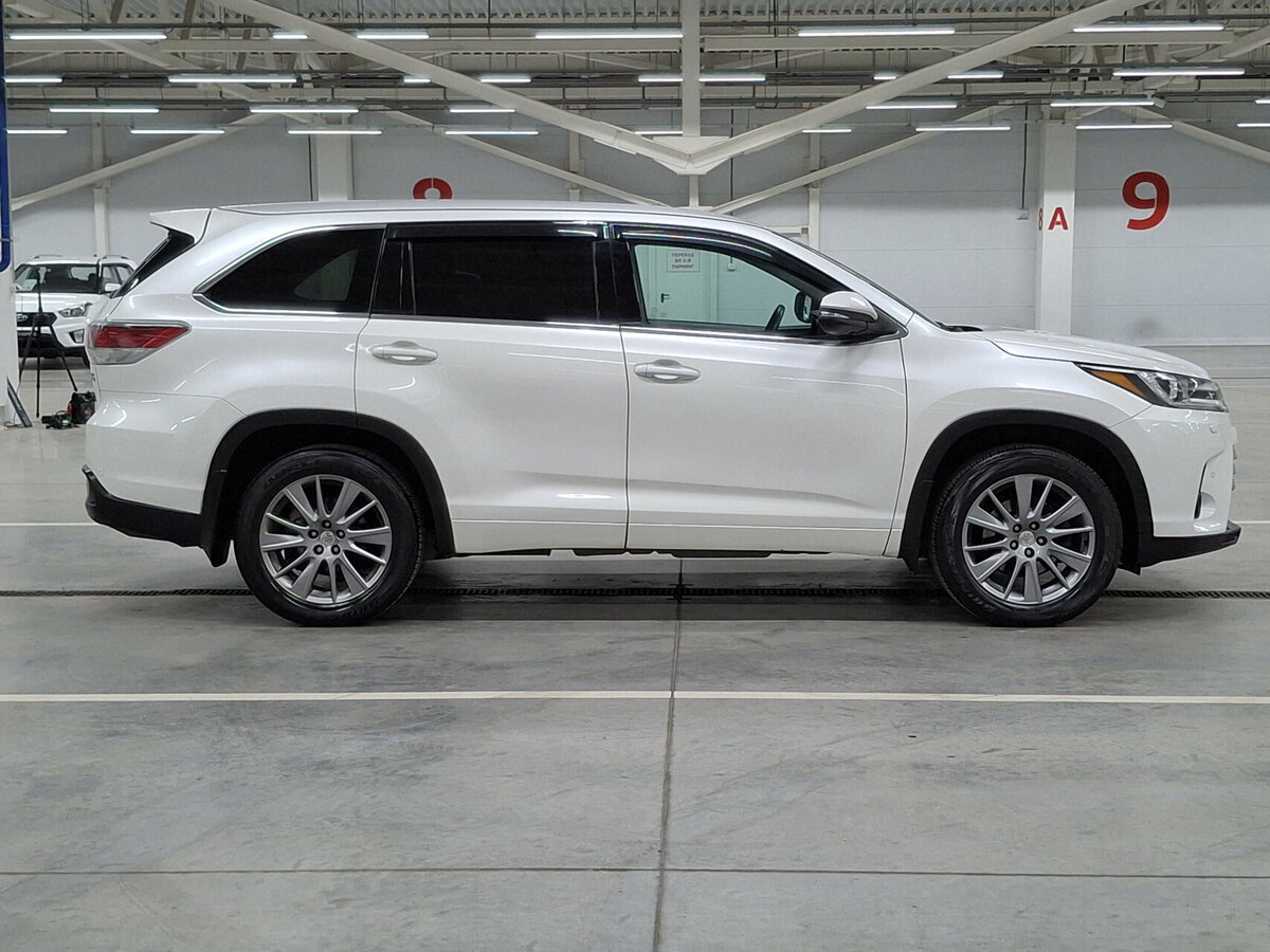 Купить Toyota Highlander с пробегом. Фото: #3