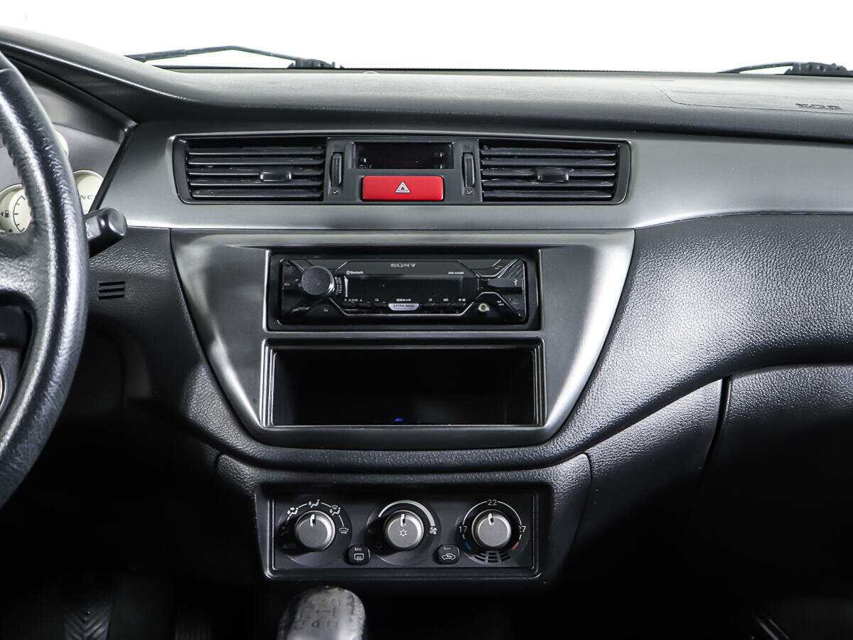 Купить Mitsubishi Lancer с пробегом. Фото: #11