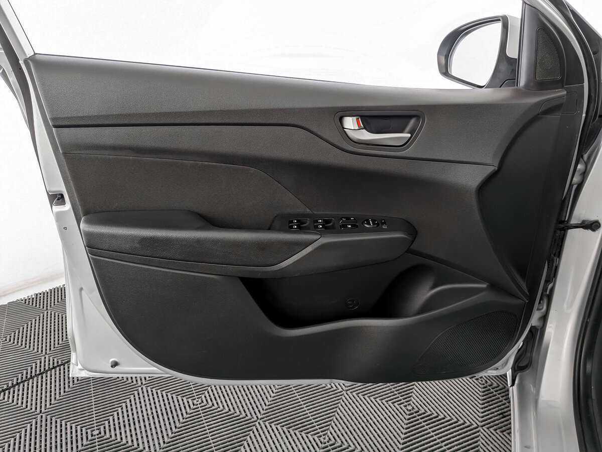 Купить Hyundai Solaris с пробегом. Фото: #18