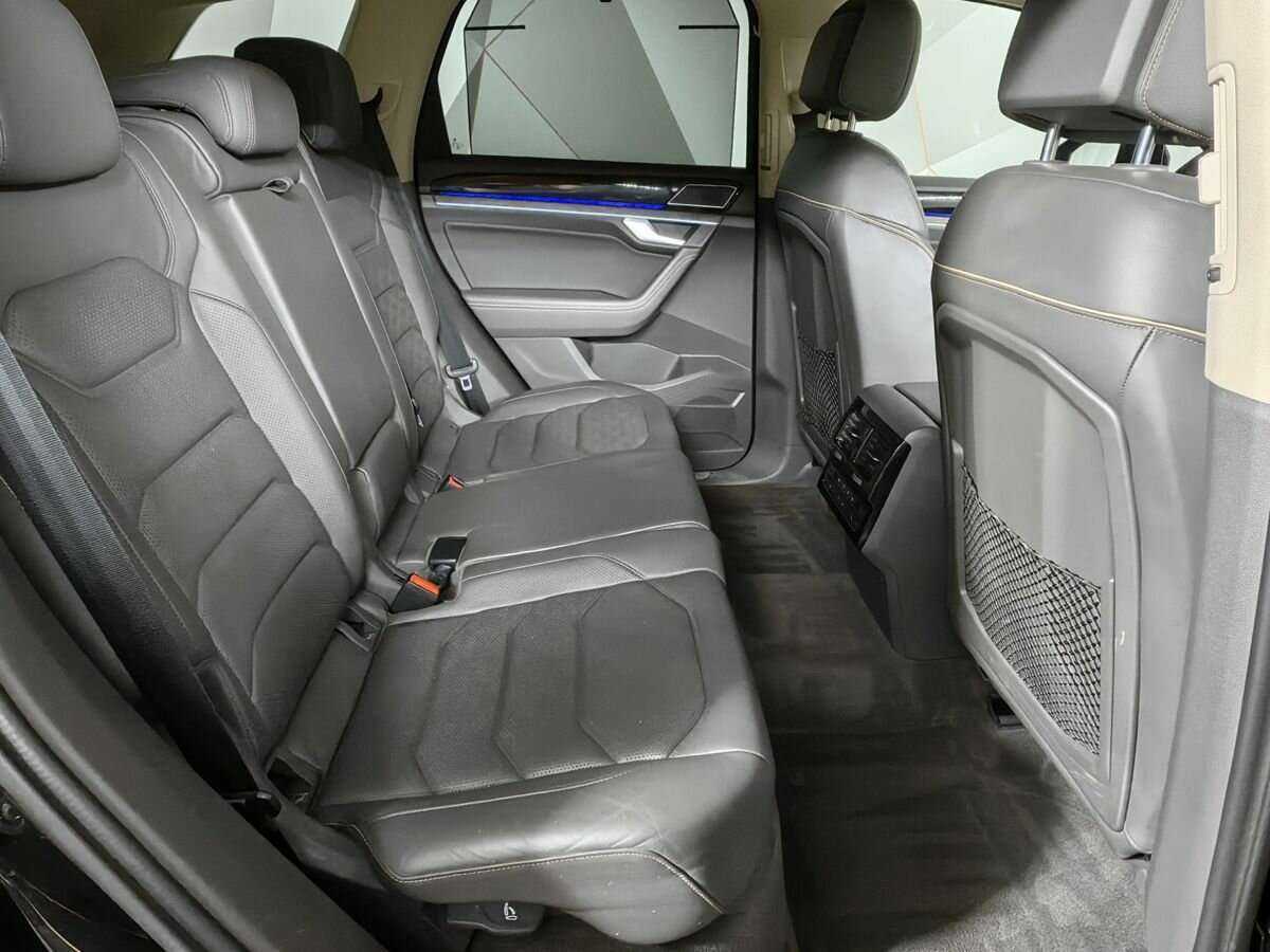 Купить Volkswagen Touareg с пробегом. Фото: #11