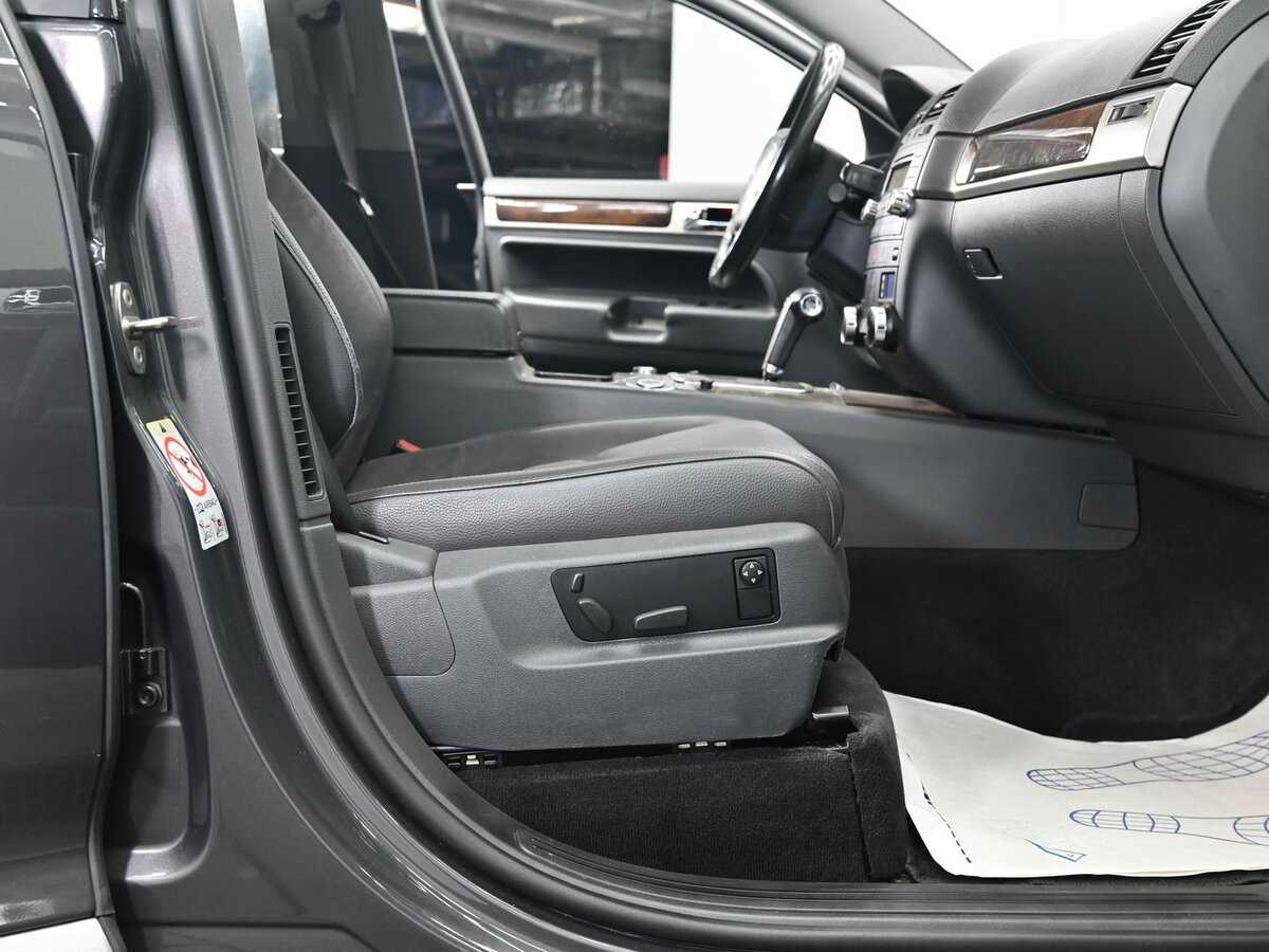 Купить Volkswagen Touareg с пробегом. Фото: #11