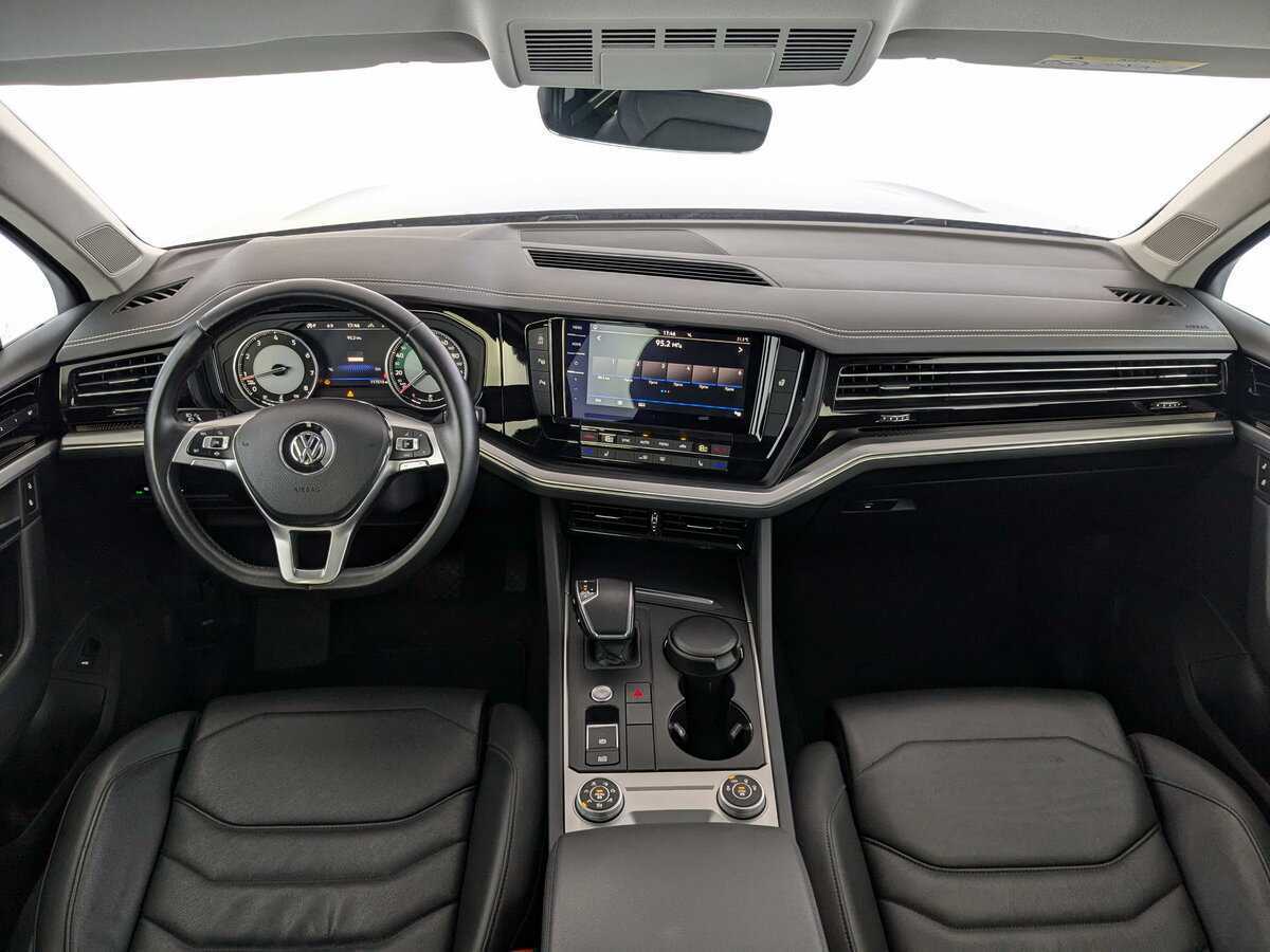 Купить Volkswagen Touareg с пробегом. Фото: #11