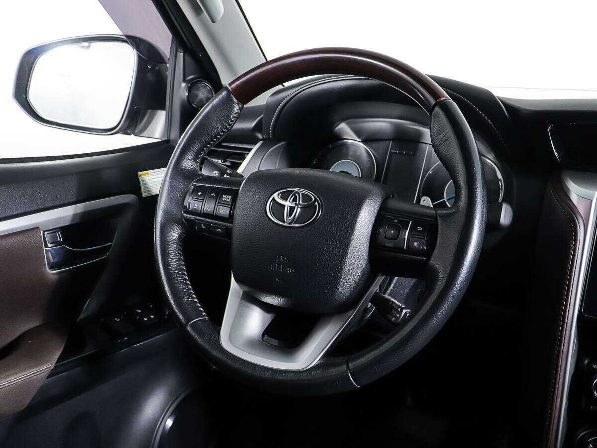 Купить Toyota Fortuner с пробегом. Фото: #13