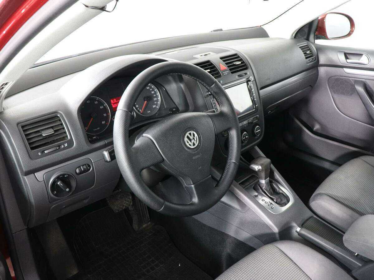 Купить Volkswagen Jetta с пробегом. Фото: #4