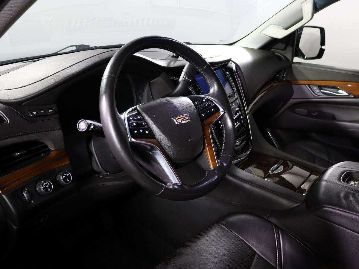 Купить Cadillac Escalade с пробегом. Фото: #7