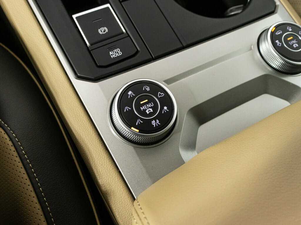 Купить Volkswagen Touareg с пробегом. Фото: #19