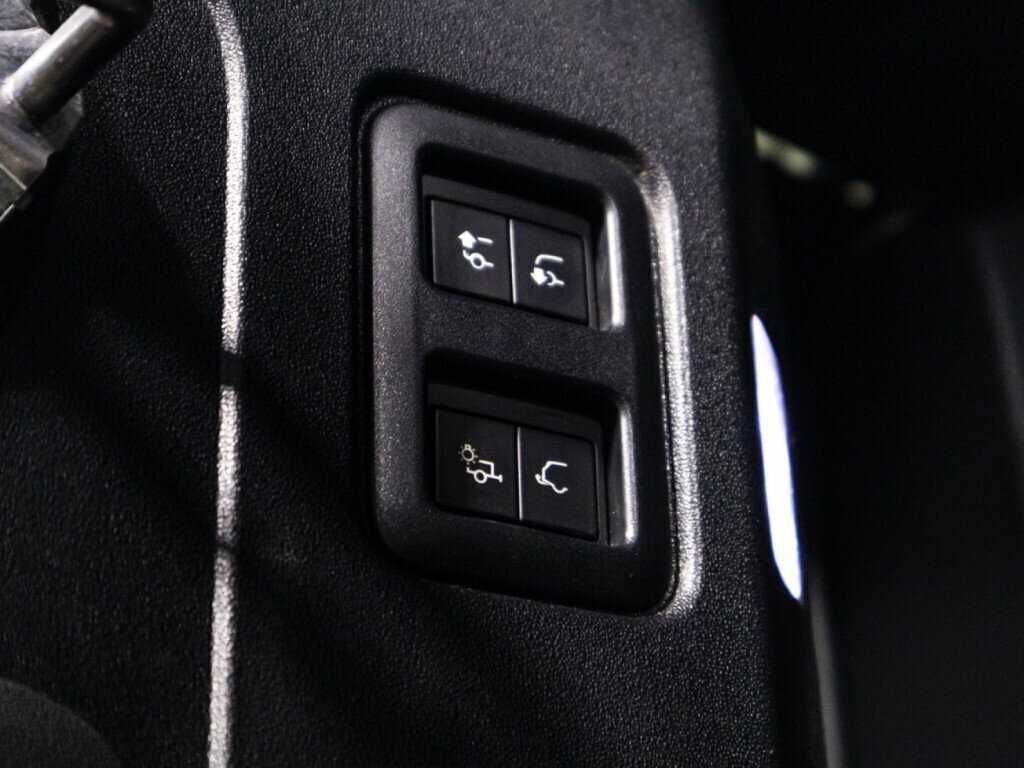 Купить Land Rover Defender с пробегом. Фото: #11