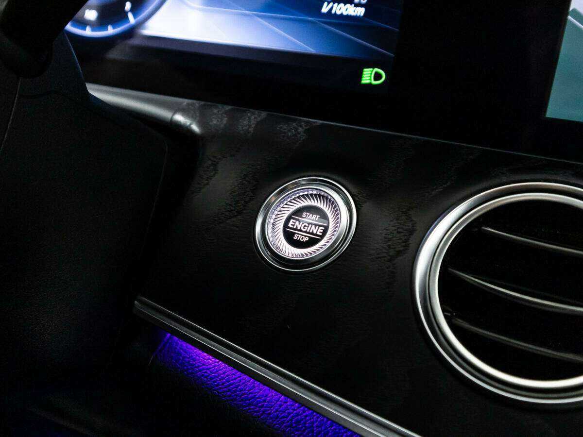 Купить Mercedes-Benz E-Класс с пробегом. Фото: #17