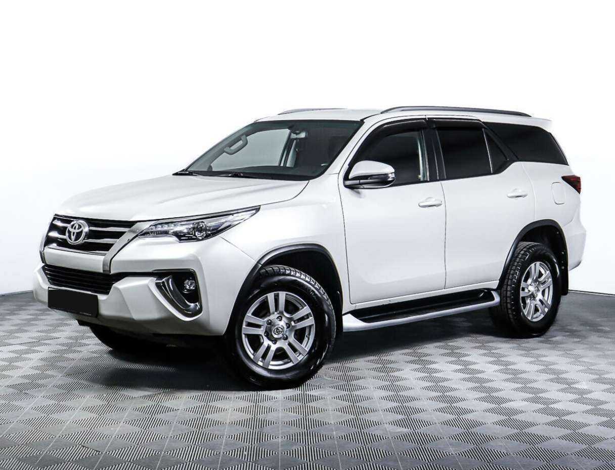Купить Toyota Fortuner с пробегом. Фото: #0