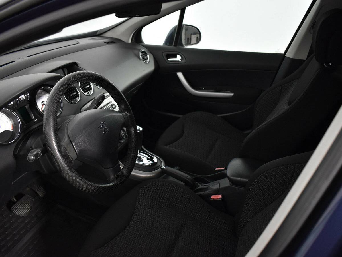 Купить Peugeot 308 с пробегом. Фото: #8
