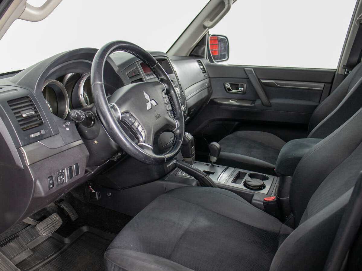 Купить Mitsubishi Pajero с пробегом. Фото: #10