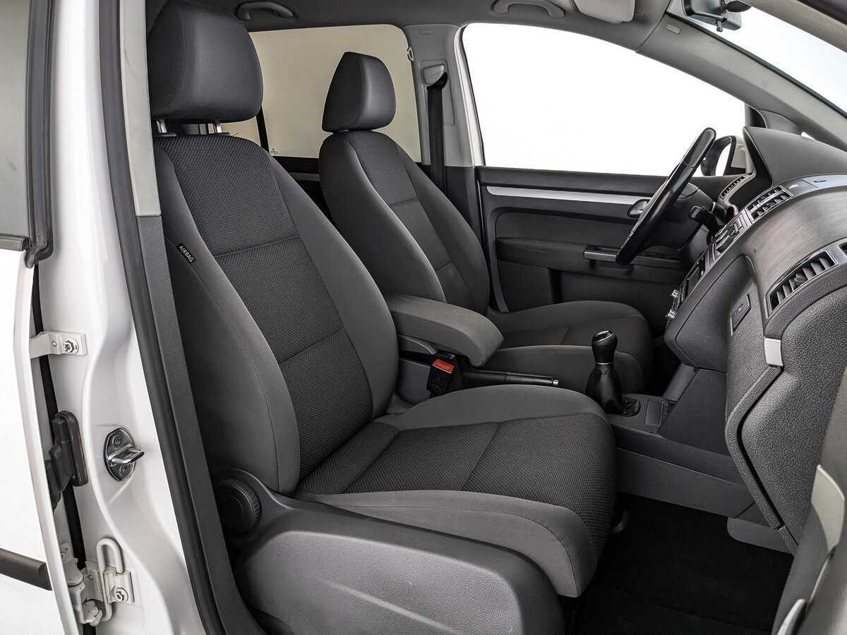 Купить Volkswagen Touran с пробегом. Фото: #19