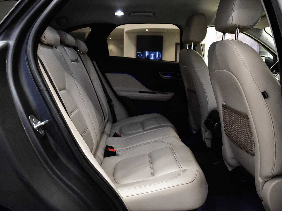 Купить Jaguar F-Pace с пробегом. Фото: #6