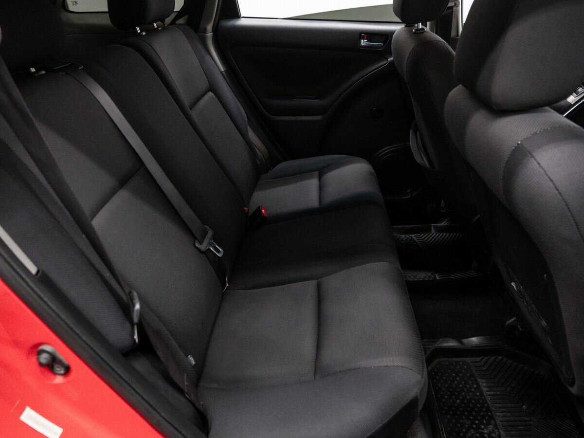 Купить Toyota Matrix с пробегом. Фото: #9