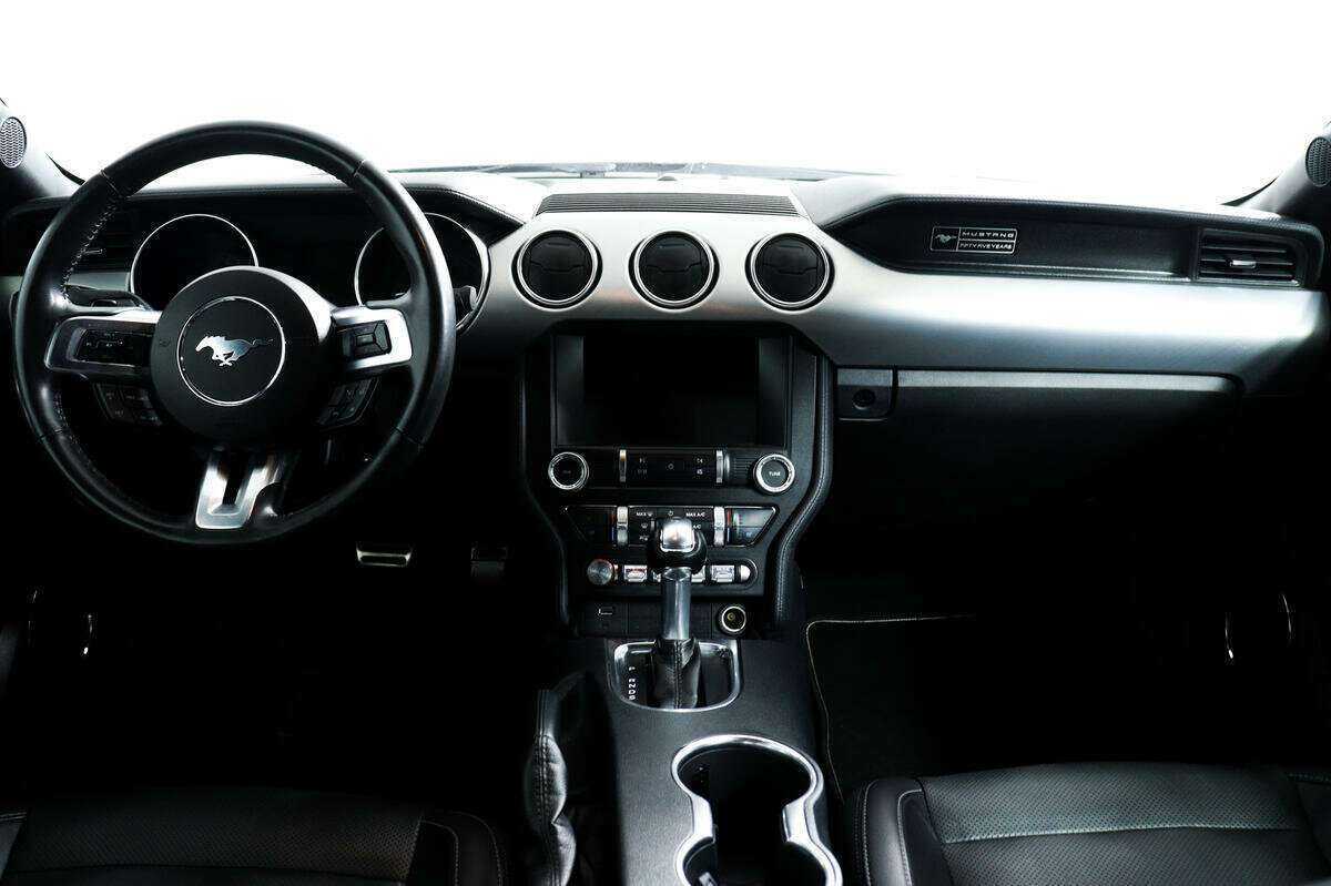 Купить Ford Mustang с пробегом. Фото: #10