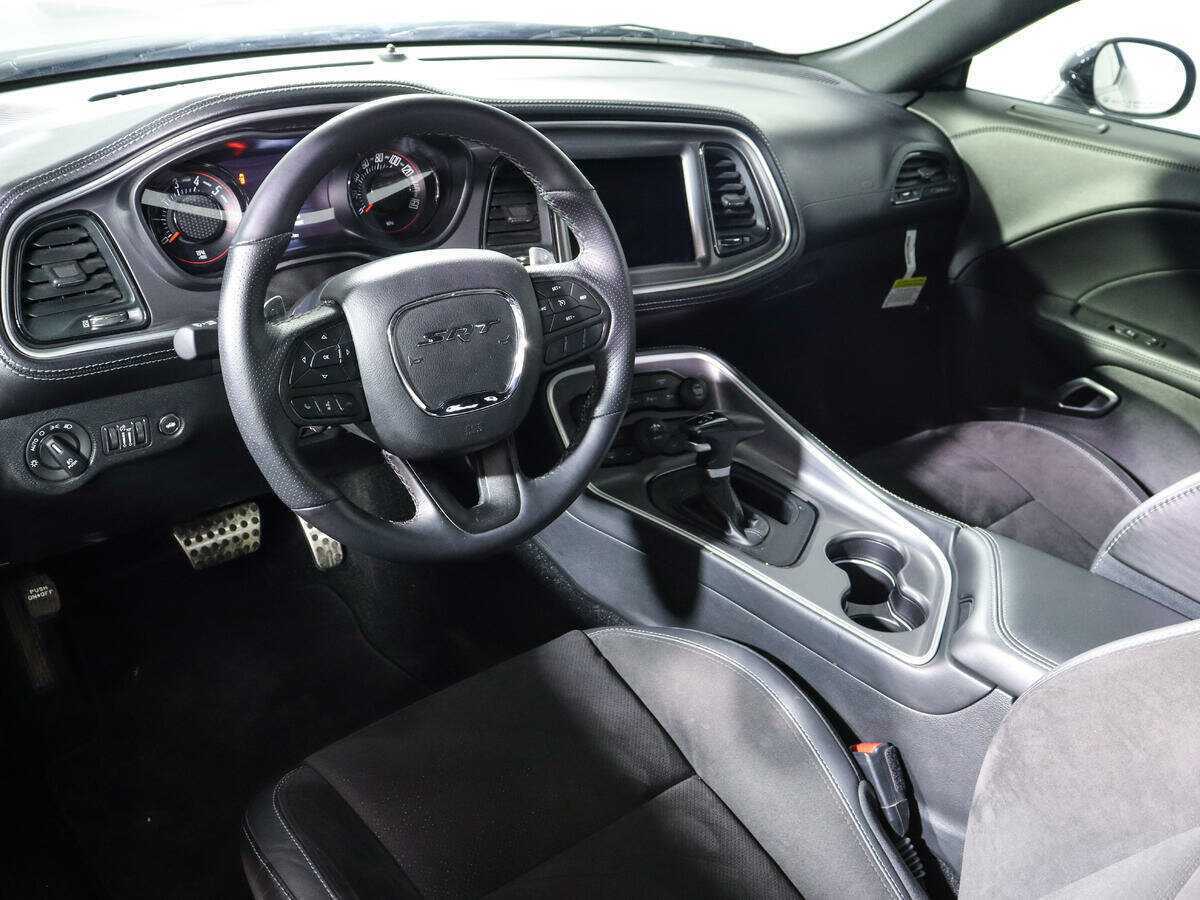 Купить Dodge Challenger с пробегом. Фото: #12