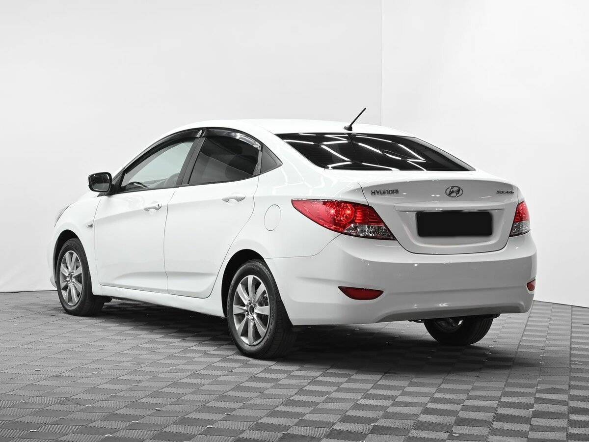 Купить Hyundai Solaris с пробегом. Фото: #2