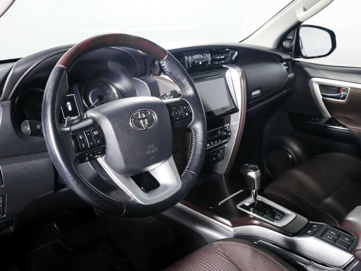 Купить Toyota Fortuner с пробегом. Фото: #10