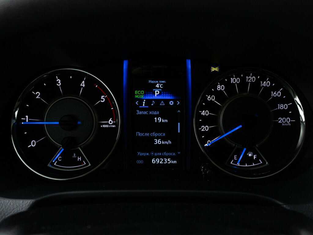 Купить Toyota Fortuner с пробегом. Фото: #9
