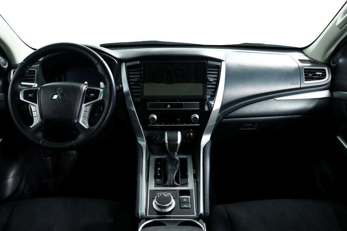 Купить Mitsubishi Montero Sport с пробегом. Фото: #10