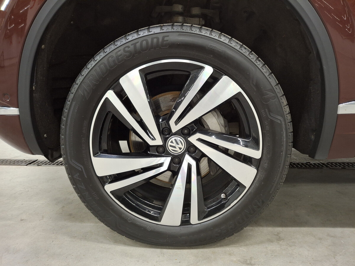 Купить Volkswagen Touareg с пробегом. Фото: #17