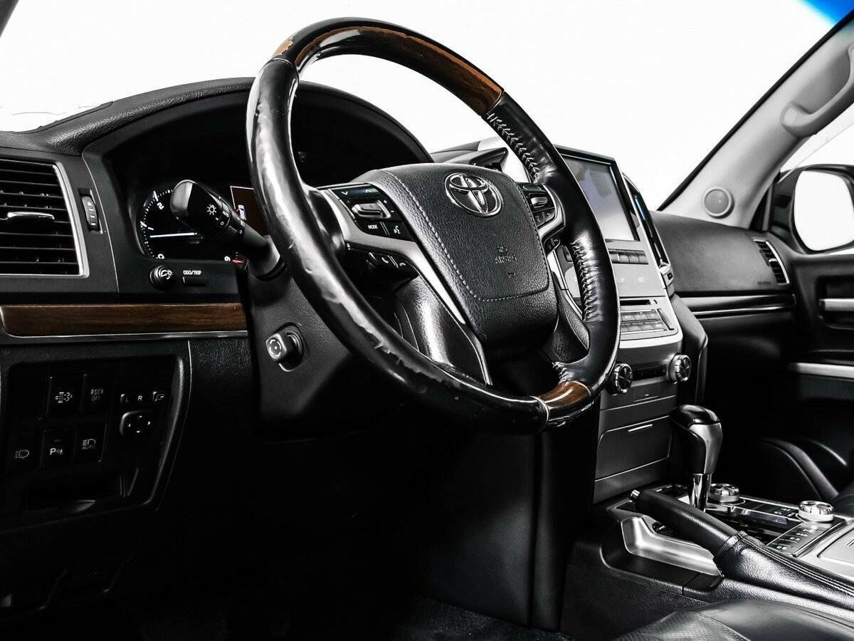 Купить Toyota Land Cruiser с пробегом. Фото: #11