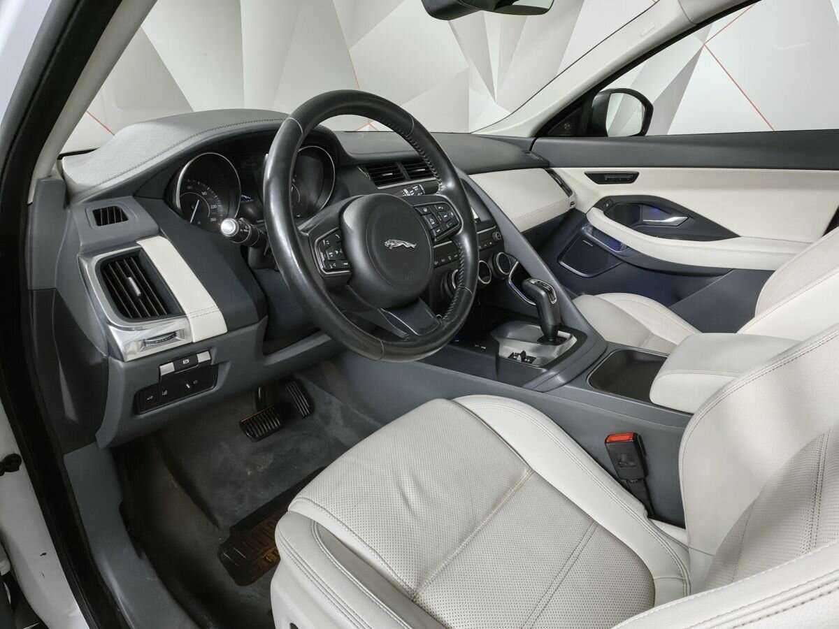 Купить Jaguar E-Pace с пробегом. Фото: #13