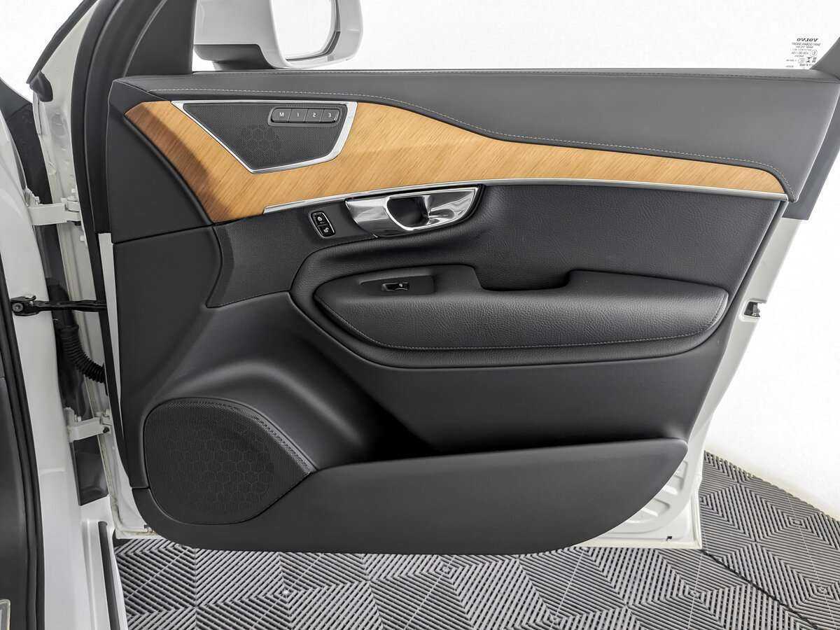 Купить Volvo XC90 с пробегом. Фото: #22