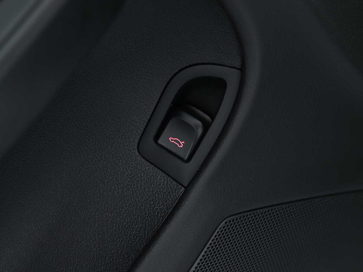 Купить Audi A4 с пробегом. Фото: #17