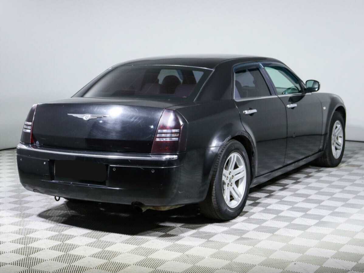 Купить Chrysler 300C с пробегом. Фото: #3