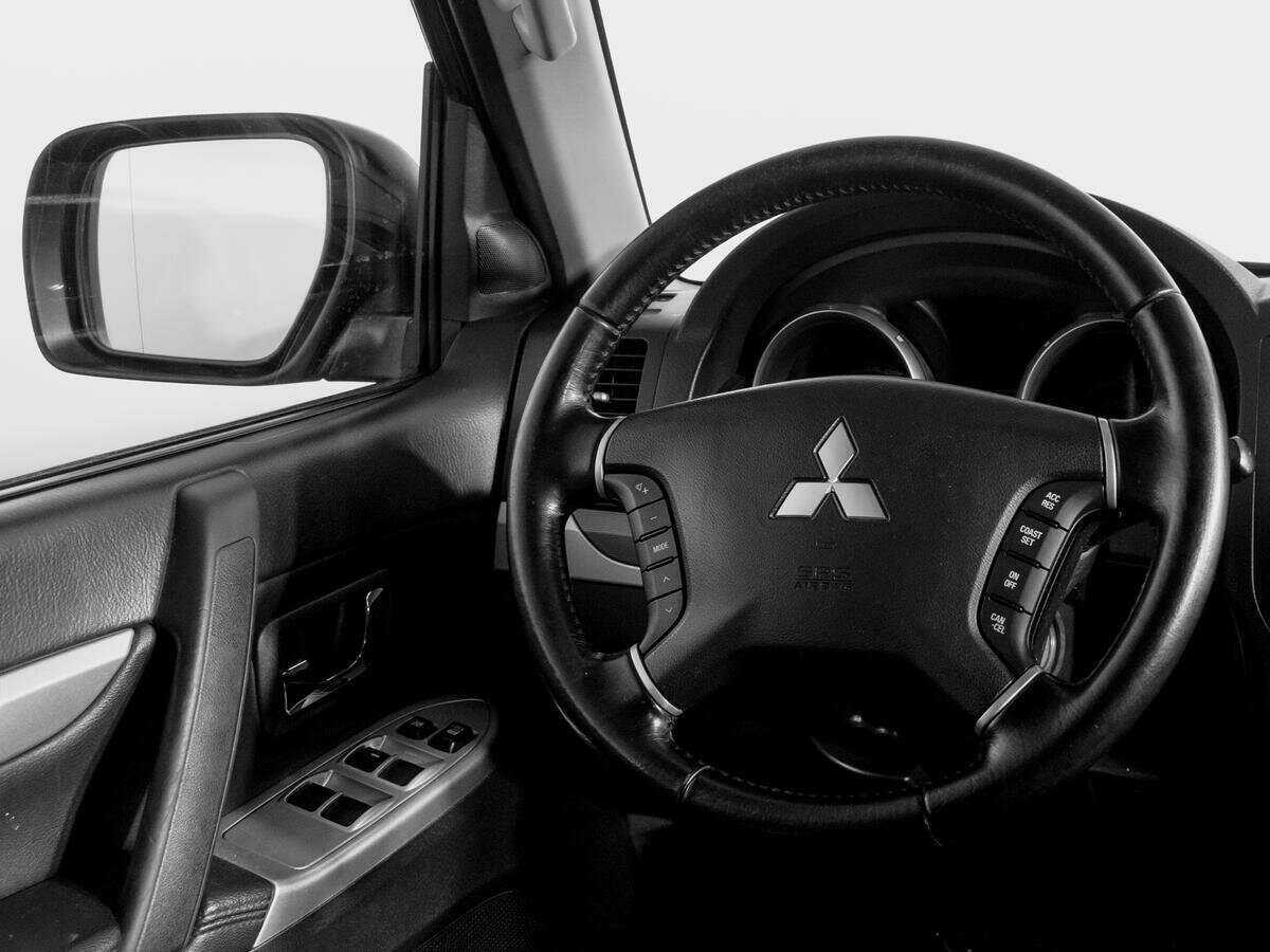 Купить Mitsubishi Pajero с пробегом. Фото: #14