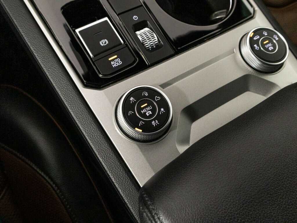 Купить Volkswagen Touareg с пробегом. Фото: #18