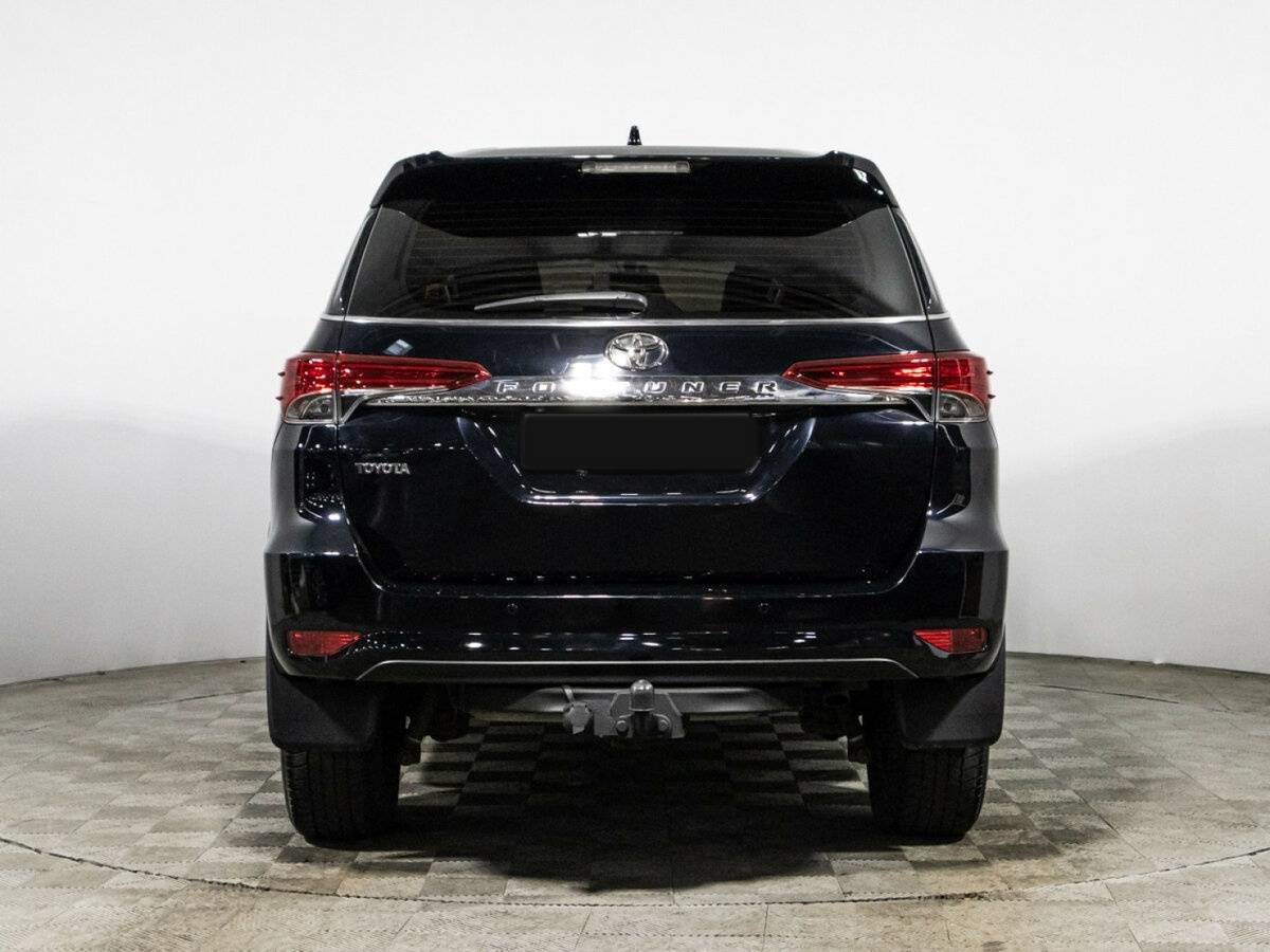 Купить Toyota Fortuner с пробегом. Фото: #4